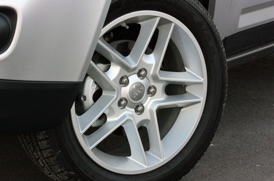 Jeep Compass 2011 года  (фото 80 из 97)